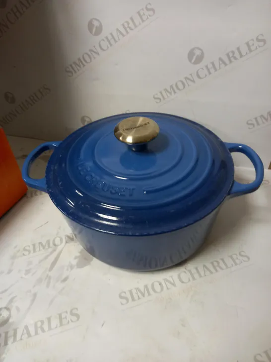 LE CREUSET SIGNATURE ENAMELLED CAST IRON ROUND CASSEROLE DISH