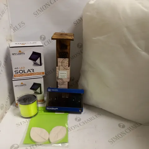 BOX OF APPROX 15 HOUSEHOLD ITEMS TO INCLUDE SOLAR OUTDOOR LIGHTS, METAL DOUBLE POWER SOCKETS, INCENSE BURNER