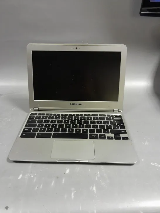 SAMSUNG  NOTEBOOK XE303C12