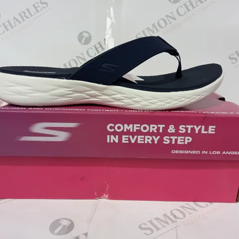 BOXED PAIR OF SKECHERS GO WALK T-STRAP SANDALS IN NAVY UK SIZE 7