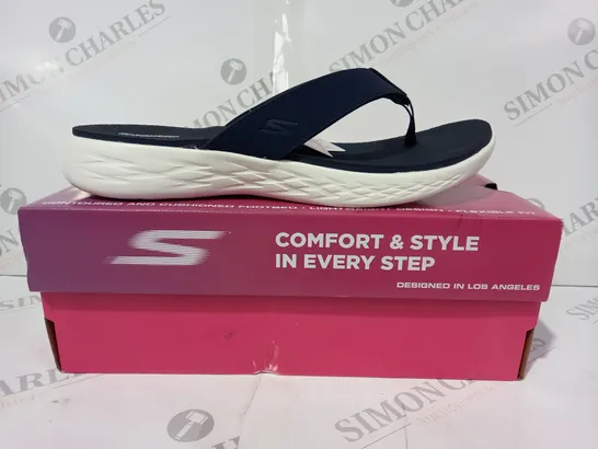 BOXED PAIR OF SKECHERS GO WALK T-STRAP SANDALS IN NAVY UK SIZE 7