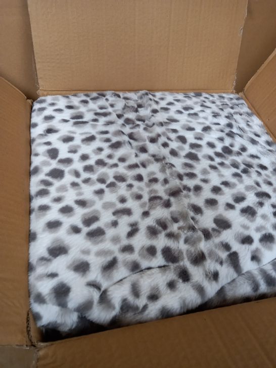 COZEE HOME ANIMAL PRINT THROW