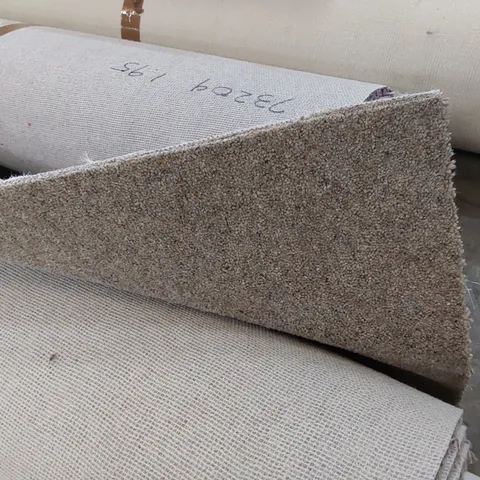 ROLL OF QUALITY DIM HEATHERS CARPET // SIZE: APPROX. 5 X 2.34m