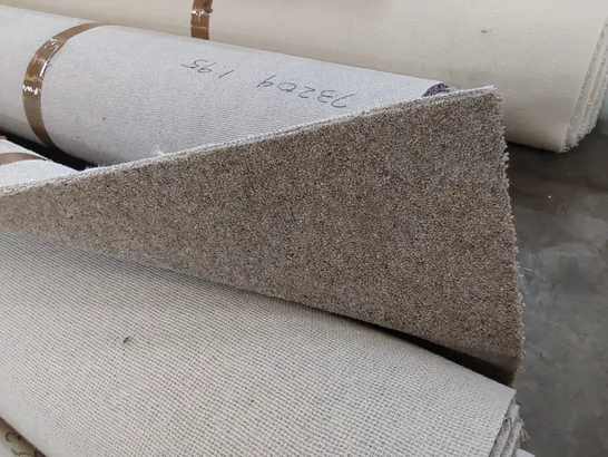 ROLL OF QUALITY DIM HEATHERS CARPET // SIZE: APPROX. 5 X 2.34m