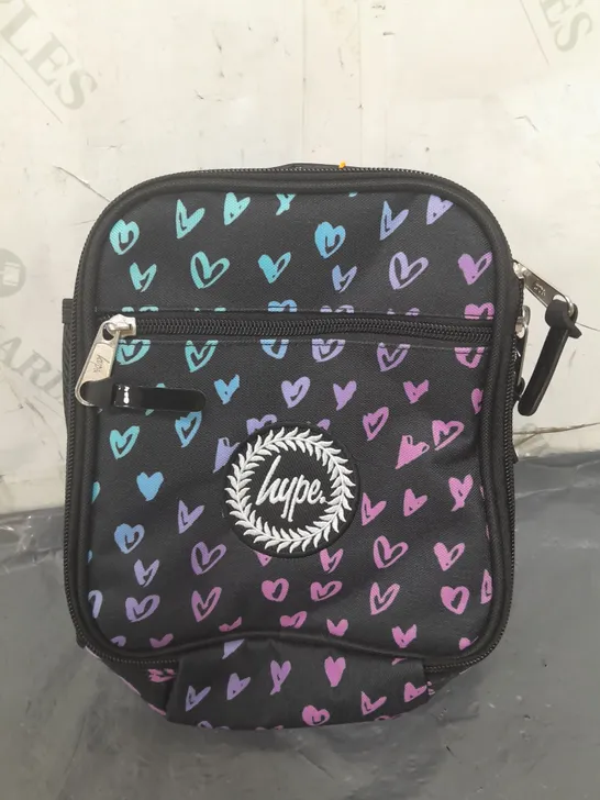 HYPE UNISEX SCRIBBLE HERT PINK CREST LUNCHBOX