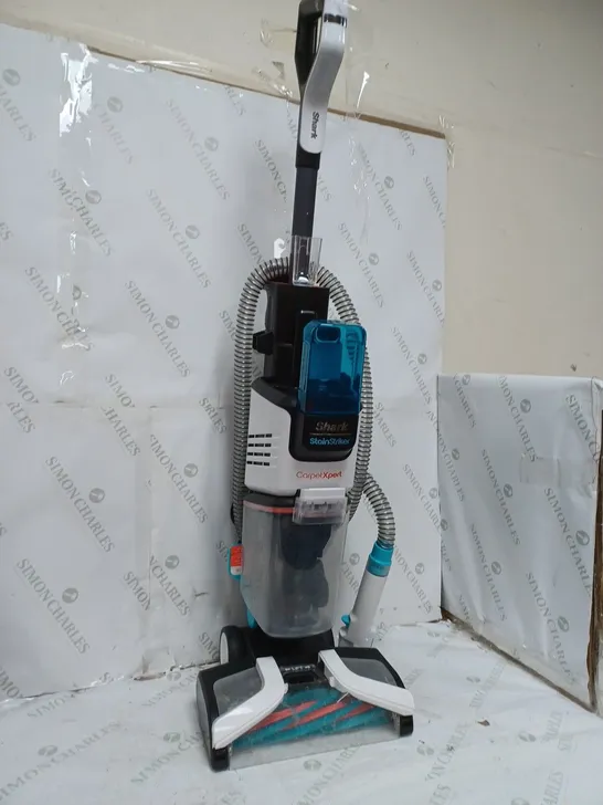 SHARK CARPET XPERT DEEP CARPET CLEANER & BUILT IN STAIN STRIKER EX200UK - COLLECTION ONLY