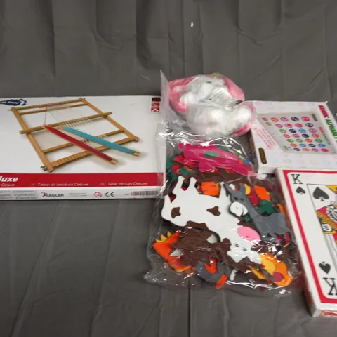 LARGE BOX OF ASSORTED TOYS AND GAMES TO INCUDE TEDDIES, GIANT PLAYING CARDS AND LOOM DELUXE