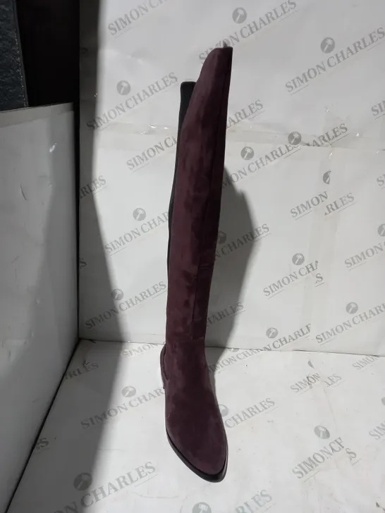 BOXED PAIR OF CLARKS BIZZY KNEE HIGH BOOTS FAUX SUEDE AUBERGINE UK SIZE 4  