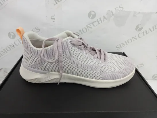 BOXED VIONIC VIOLET TRAINER'S SIZE 7