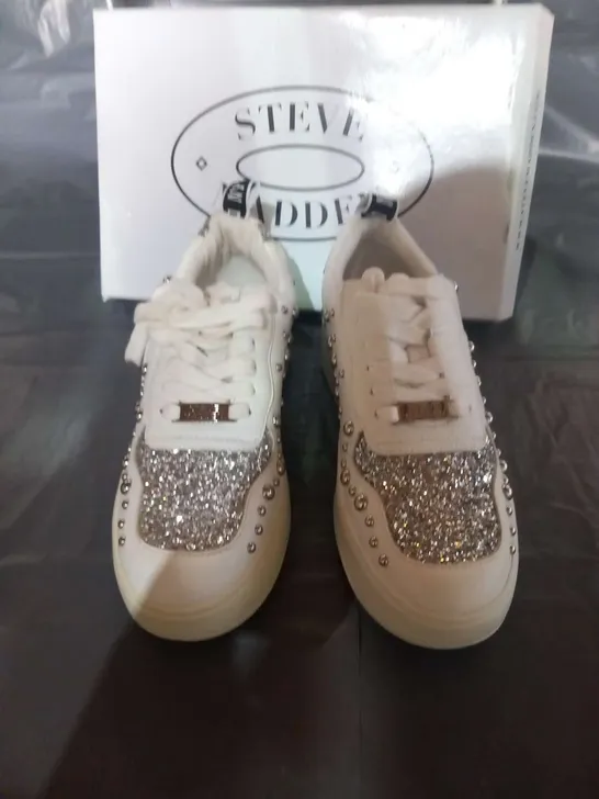 BOXED STEVE MADDEN BRYCIN SILVER SYNTHETIC SIZE 5