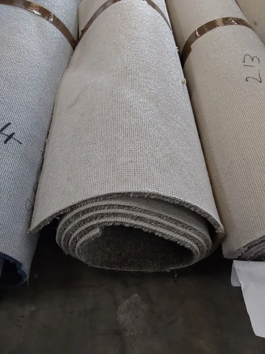 ROLL OF QUALITY LINGDALE CARPET // SIZE: APPROX. 4 X 2.32m