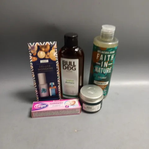 BOX OF APPROXIMATELY 20 COSMETIC ITEMS TO INCLUDE - BULLDOG SHAMPOO - THE BODY SHOP DAY CREAM - MAKE UP - ETC 