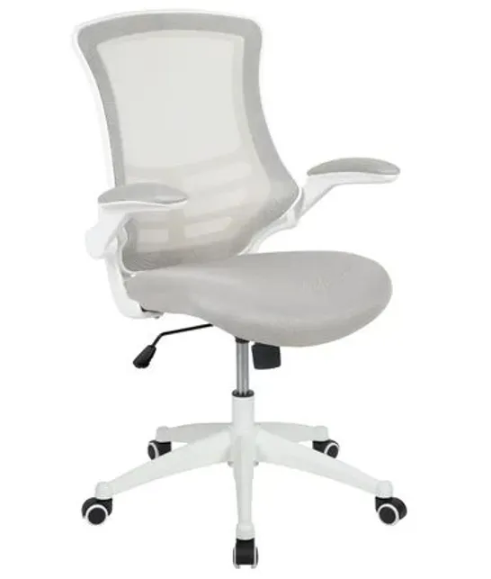 ERGONOMIC MESH CHAIR IN WHITE 