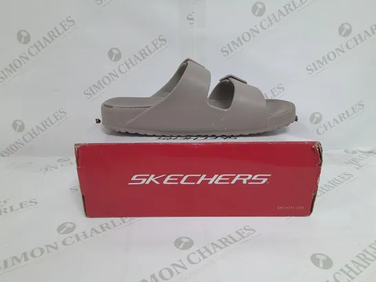 BOXED PAIR OF SKECHERS ARCH FIT FOAMIES SLIDE SANDALS IN DARK TAUPE SIZE 6