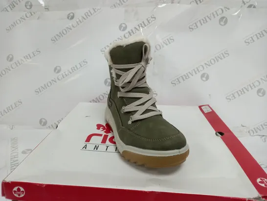 BOXED PAIR OF RIEKER ANTISTRESS WATER RESISTANT WARM HIKING BOOTS IN KHAKI - SIZE 5