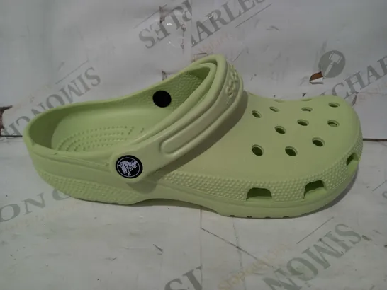 BOXED PAIR OF CROCS CLASSIC IN CELERY GREEN SIZE M6/W8