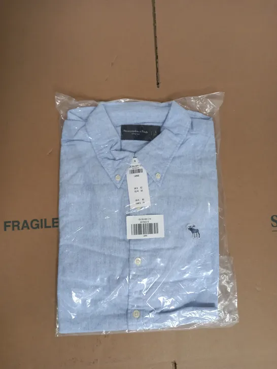 ABERCROMBIE & FITCH BUTTON DOWN SHIRT IN LIGHT BLUE SIZE L