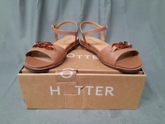 BOXED PAIR OF HOTTER OPEN TOE SANDALS IN BROWN UK SIZE 7