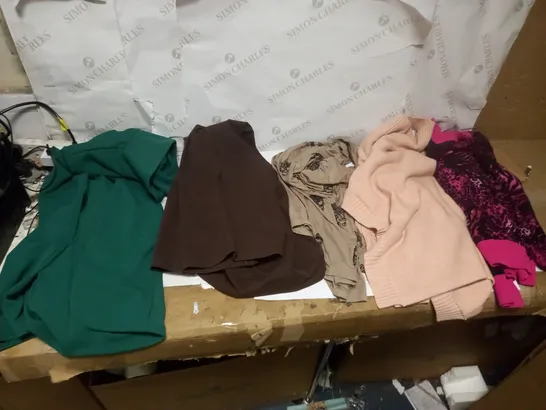 BOX OF APPROXIMATELY 10 VARIOUS CLOTHING ITEMS TO INCLUDE CENTIGRANDE NAVY L COAT, KIM&CO GREEN BLAZER, AND MARLA WYNNE PINK SWEATER ETC.