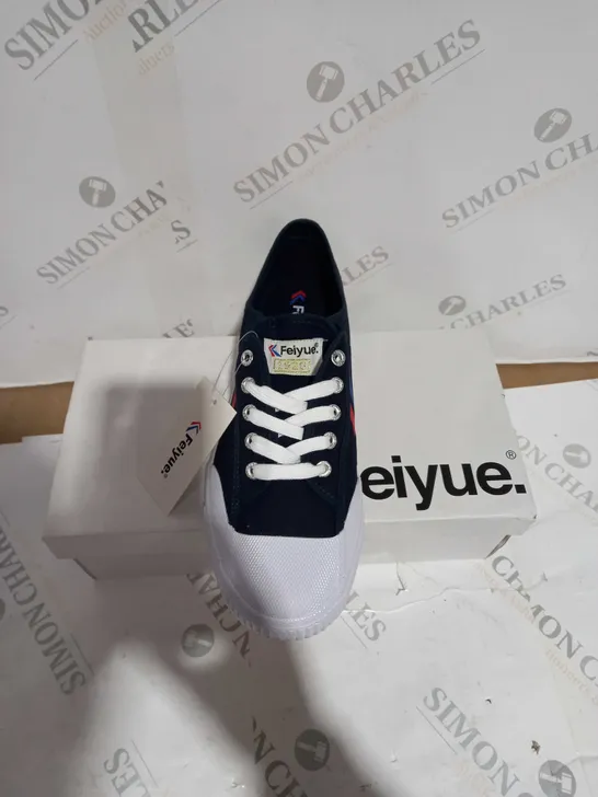 BOXED FEIYUE LOW CANVAS SHOE - BLUE, WHITE, RED - SIZE 9