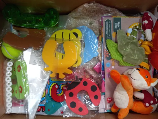 BOX OF APPROXIMATELY 15 ASSORTED TOYS AND GAMES TO INCLUDE THINGS THAT GO FOUR 4-PIECE JIGSAAWS, ORIGAMI CRAFT PAD, STAR WARS THE MANDALORIAN UNO, ETC