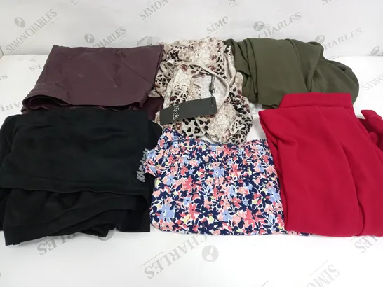 BOX OF APPROXIMATELY 20 ASSORTED CLOTHING ITEMS TO INCLUDE SKIRT, TOPS, DRESSES ETC