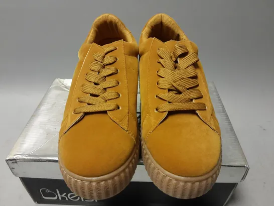 BOXED PAIR OF KELSI Y118 WEDGE TRAINERS IN CAMEL - SIZE 5