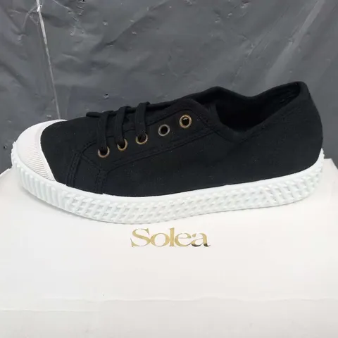 BOXED SOLEA BUMP BLACK/WHITE CANVAS SNEAKERS SIZE 37