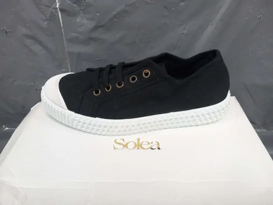 BOXED SOLEA BUMP BLACK/WHITE CANVAS SNEAKERS SIZE 36