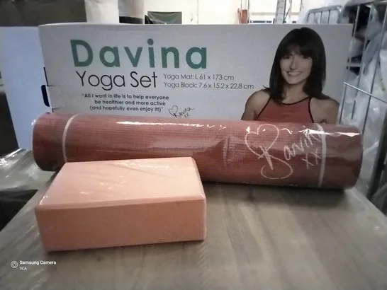 PALLET OF 30 BOXED DAVINA FITNESS DIGITAL PRINT YOGA MATS