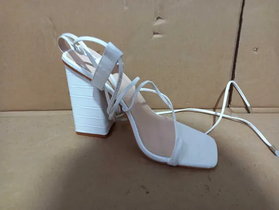 BOXED PAIR OF PRETTY LITTLE THING WHITE FAUX LEATHER HEELS UK SIZE 3