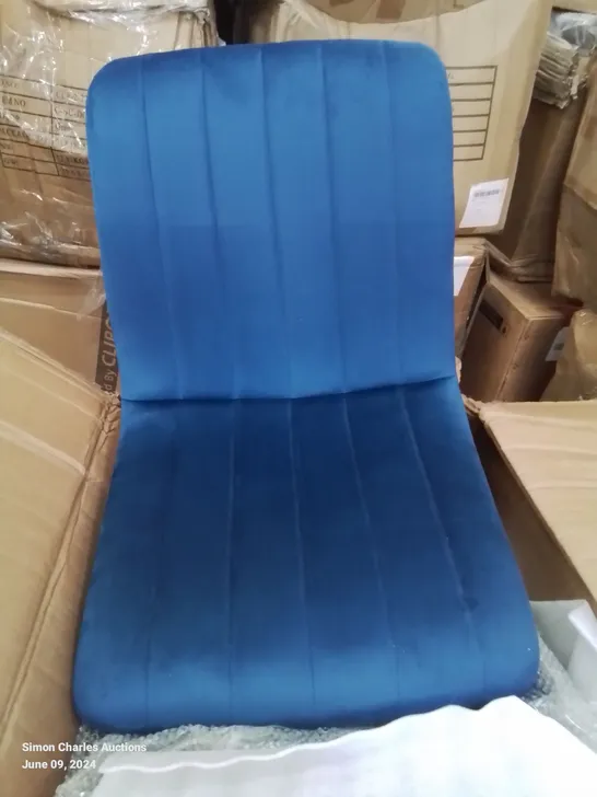 A BOXED PAIR OF BLUE VELVET UPHOLSTERED DINING ROOM CHAIRS 