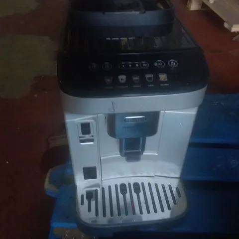 DELONGHI MAGNIFICA EVO COFFEE MACHINE 