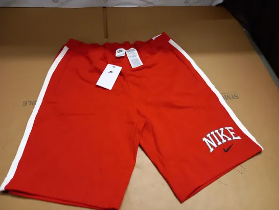 NIKE RED STANDARD FIT SHORTS - L