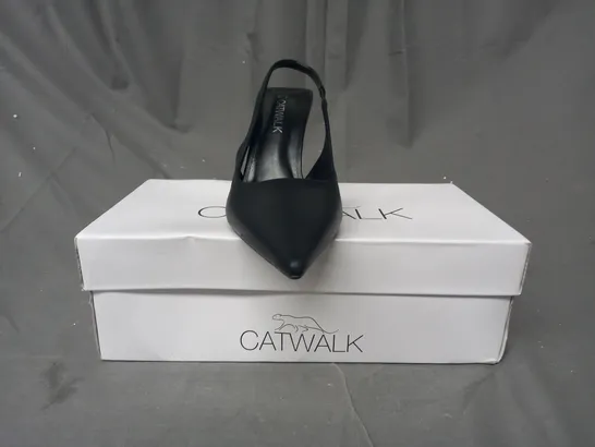 BOXED PAIR OF CATWALK CLOSED POINTED TOE HEELED SHOES IN BLACK UK SIZE 4