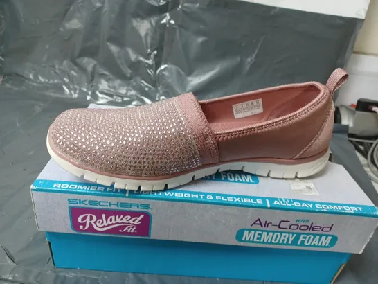 BOXED PAIR OF SKECHERS RELAXED FIT AIR COOLED MEMORY FOAM TRAINERS UK SIZE 6 - PINK - 