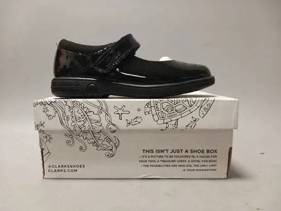 BOXED PAIR OF CLARKS JAZZY JIG KIDS SHOES IN GLOSSY BLACK UK SIZE 9