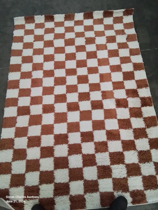 QUALITY DESIGNER SNUG CHEQUERED TERRACOTTA SHAGGY  AREA RUG 160/200 