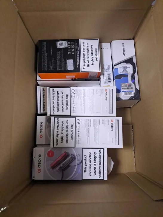 APPROXIMATELY 20 VAPES & E-CIGARETTES TO INCLUDE GEEK VAPE Z, ASPIRE CYBER S, VOOPOO ARGUS PRO 2, ETC