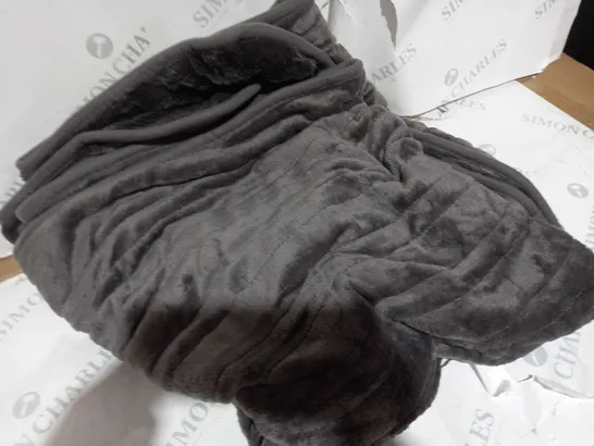 COZEE HOME VELVETSOFT HEATED THROW IN CHARCOAL 