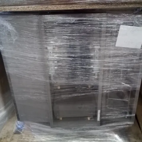 PALLET OF ASSORTED END OF LINE BATHROOM STOCK INCLUDING 