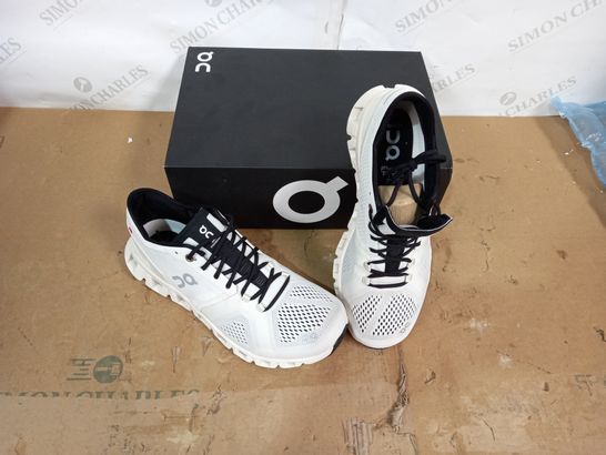 BOXED PAIR OF QN CLOUD X BLACK/WHITE TRAINERS SIZE 7.5