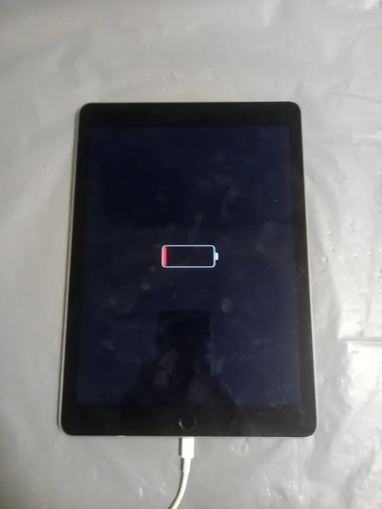 UNBOXED APPLE IPAD A1566 TABLET