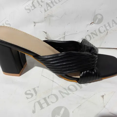 DESIGNER STYLE HEELS IN BLACK EU SIZE 40