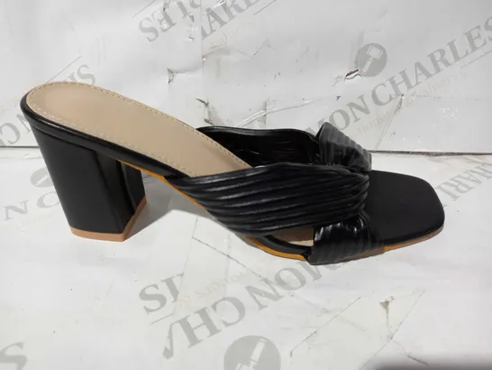 DESIGNER STYLE HEELS IN BLACK EU SIZE 40