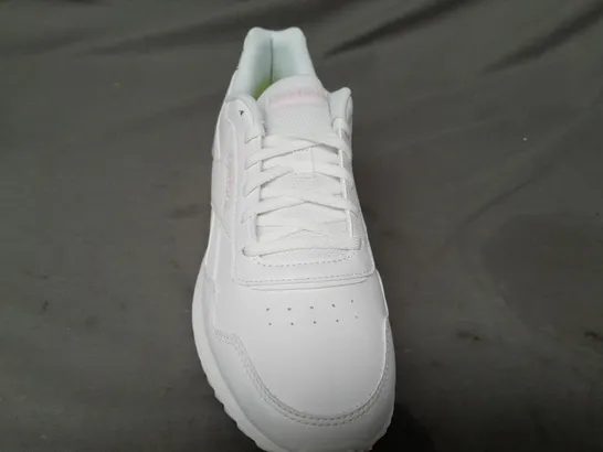 BOXED PAIR OF REEBOK ROYAL GLIDE SHOES IN WHITE/PINK SIZE UK 8