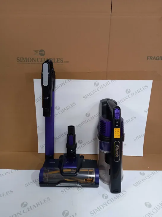 SHARK ANTI HAIR WRAP CORDLESS PET VACUUM CLEANER IZ202UKT RRP £379