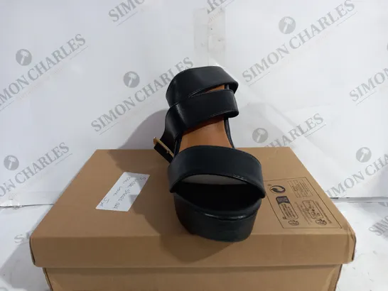 BOXED UNBRANDED PLATFORM HEELED BLACK SANDAL - SIZE 39