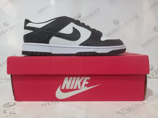 BOXED PAIR OF NIKE SB DUNK LOW SHOES IN BLACK/WHITE UK SIZE 7