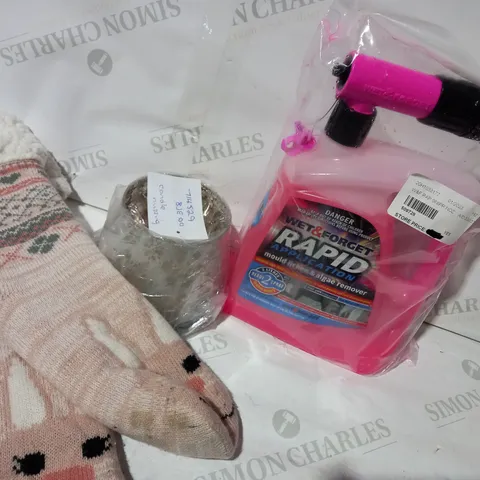 BOX OF 4 ASSORTED HOUSEHOLD ITEMS TO INCLUDE WET & FORGET MOULD LICHEN & ALGAE REMOVER, MUK LUKS BUNNY PRINT SOFT SOCKS, ETC